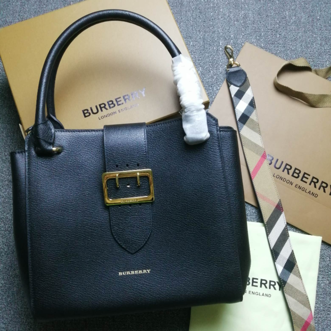 [Premium] 버버리 그레이니 버클백 30cm [블랙]