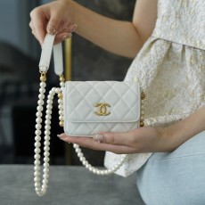 샤넬 진주 펄체인 코인 카드홀더 카프스킨 금장 [화이트]